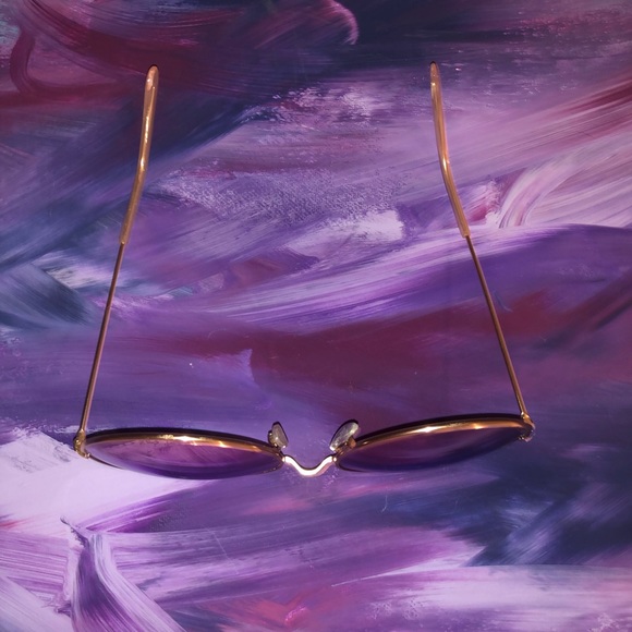 Large Gold Rim Circular Sunglasses - Picture 3 of 3